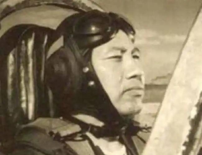 1980年，成都420厂来了个新副厂长，叫张积慧。工人们一看，都觉得这人是来“镀