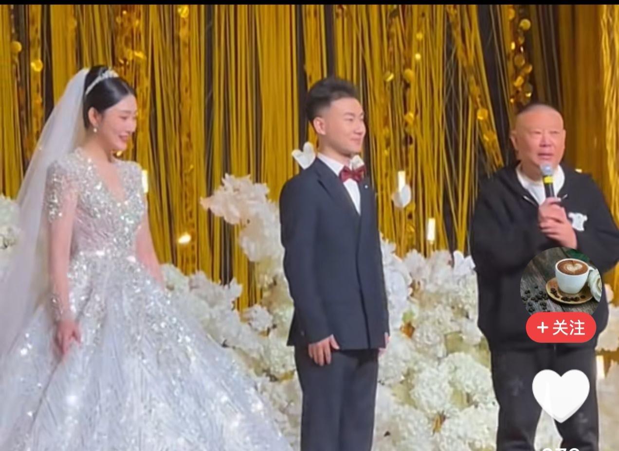 京剧演员陶阳与胡嘉博的结合，为传统艺术圈增添了一抹亮色。二人同为麒麟剧社的青年