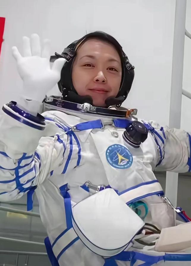 入驻“天宫”还不到10天，香港首位航天员黎家盈就接到了新的任务。香港特区政府已正