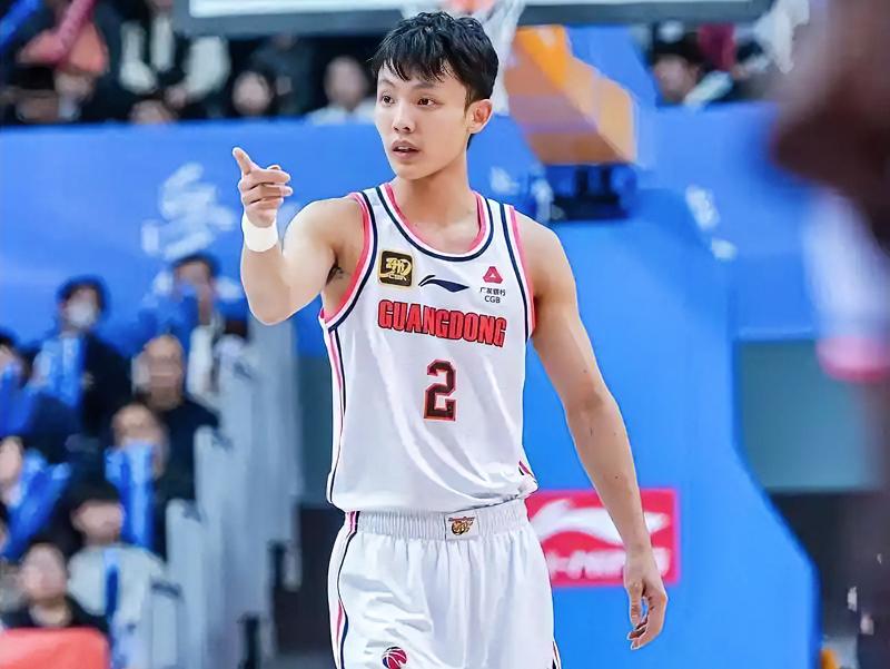 徐杰：全场被外援严防，还拿下20分，这会投三分和传控，就进不了国家队？？？萨林