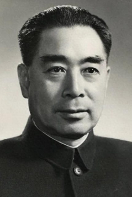 1943年，胡宗南打算给周恩来一个下马威，便给他设下了一场鸿门宴。谁知胡宗南的副