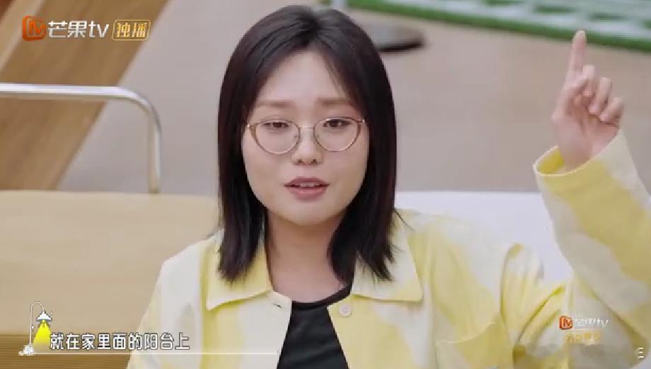 李雪琴说自己初中成绩全校最好谁懂啊！李雪琴一句“初中最幸福”直接破防，全校第一