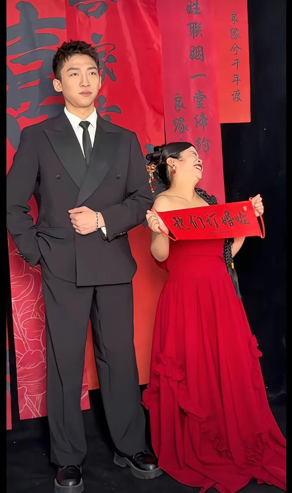 家里有矿，相貌平凡的女子也不乏帅哥追求，这绝对是我见过最开心的新娘！