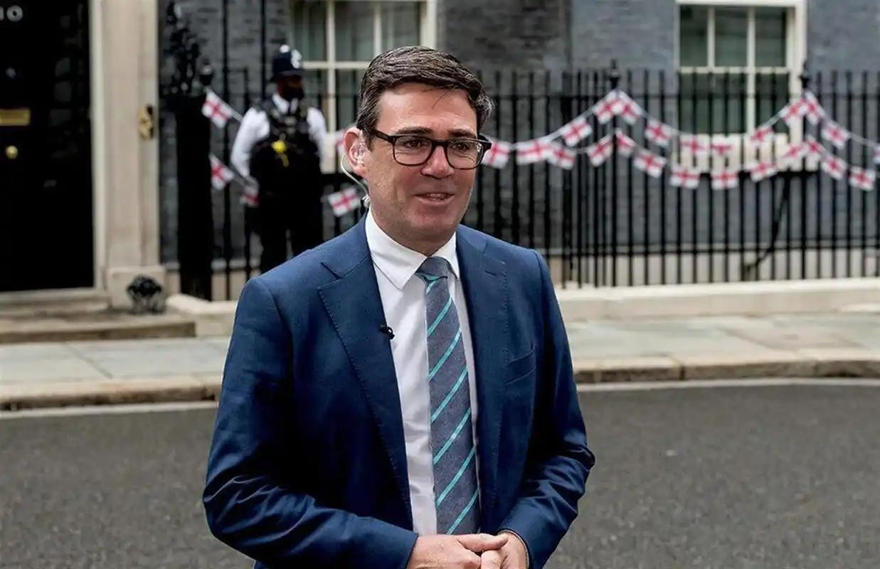 英国新首相伯纳姆，奸臣已经自己跳出来了！据路透社消息：7月20日中午，安迪伯