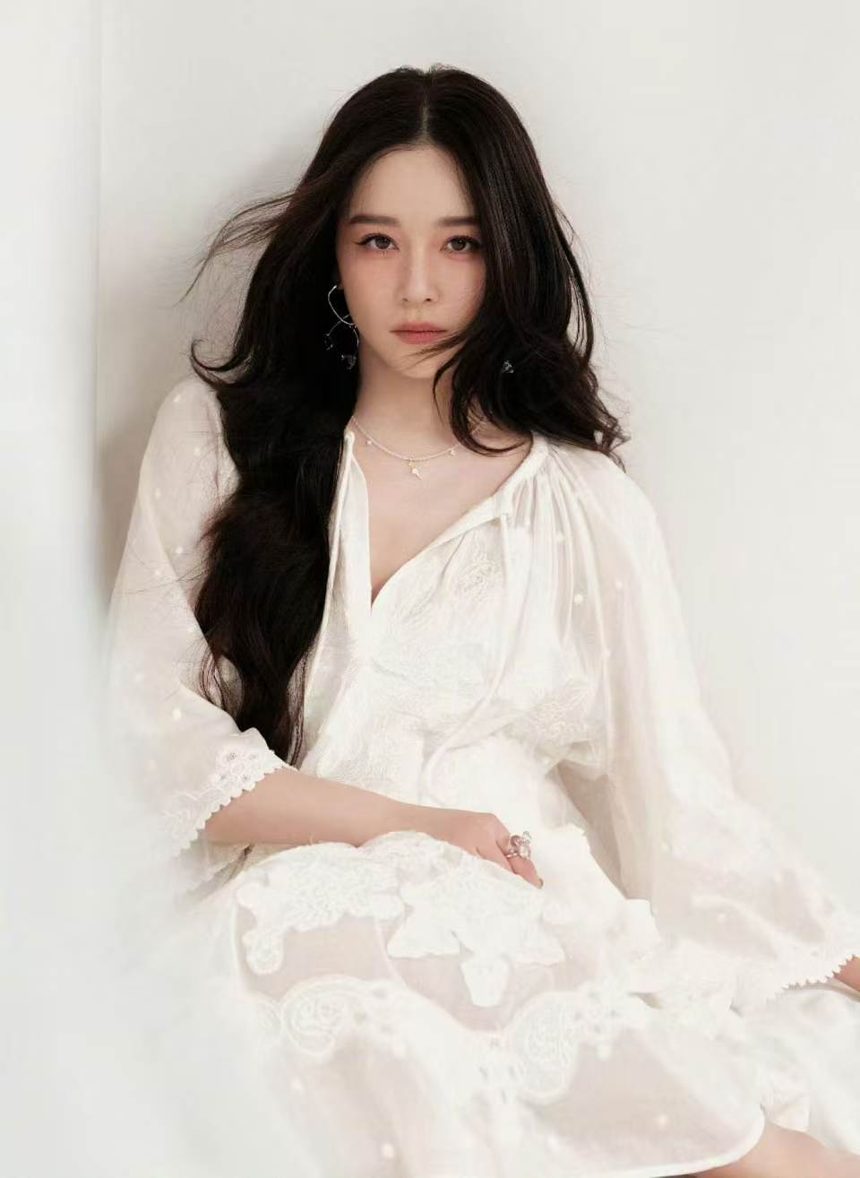 阚清子清冷白月光阚清子清冷纯欲大片白色清冷女神好美~阚清子