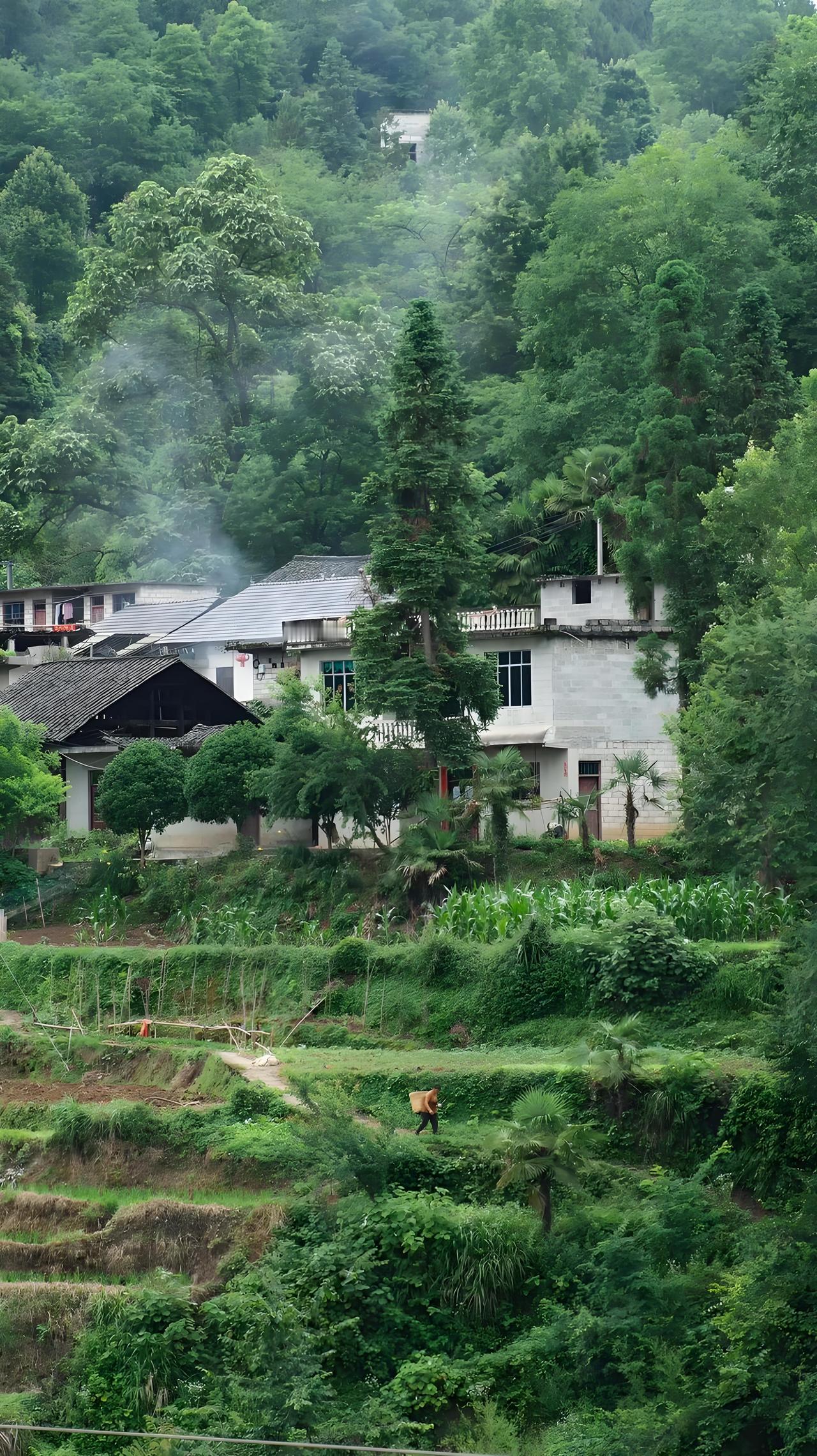 想看看大冶焦和湾美景吗？那可真是不能错过。它位于大冶市东南，在鹿耳山下，有近七百