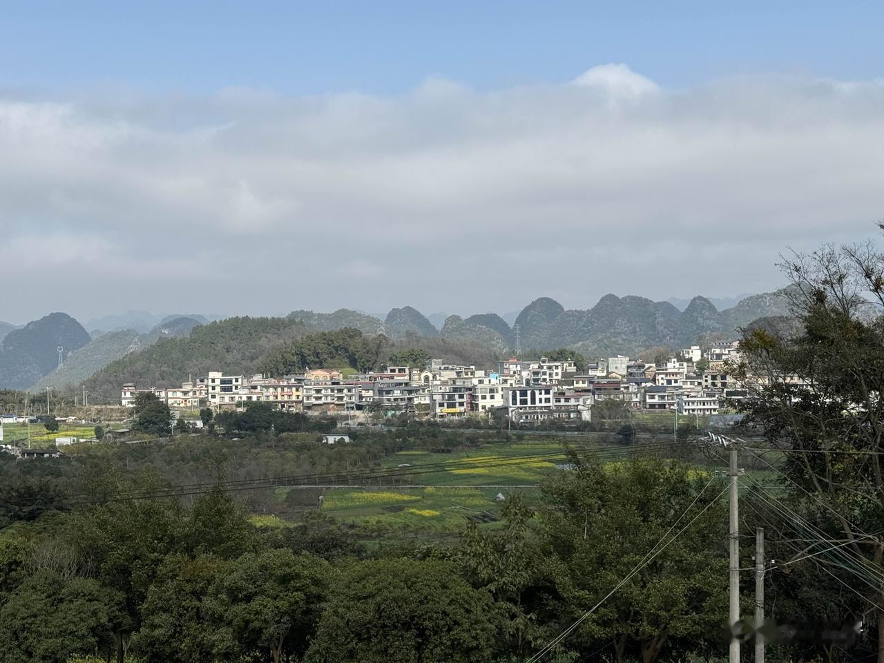 磅礴数千里，为西南形胜！山水喀斯特地质地貌下的农村，真的是依山傍水，靠山吃山，风