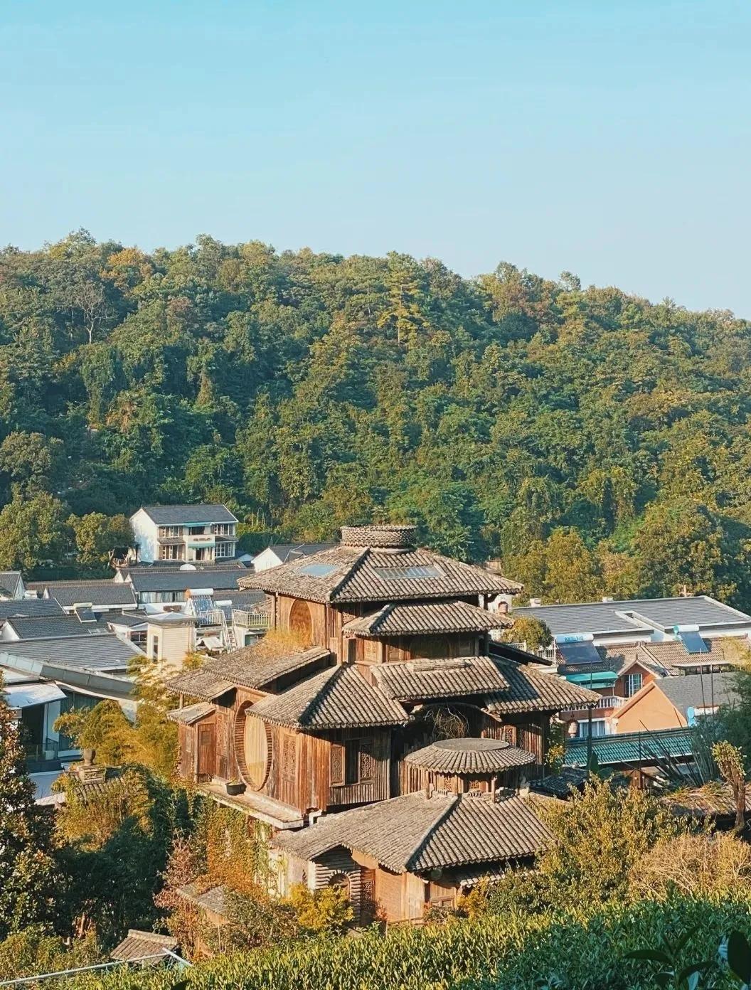 宜人的景色，五彩斑斓的秋！