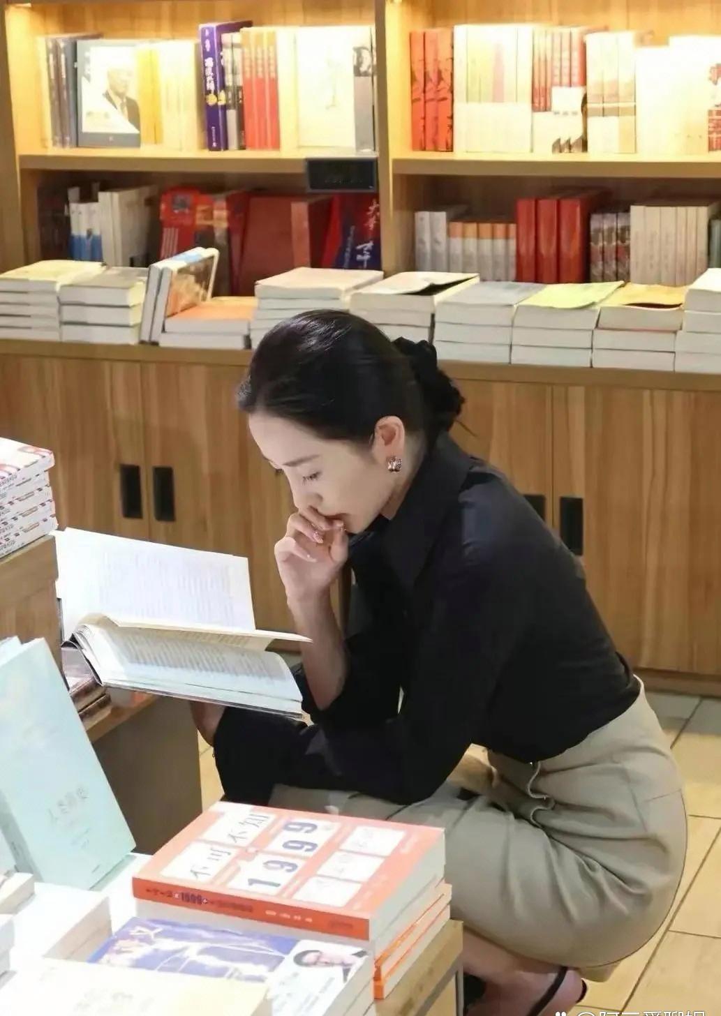 书店偶遇，气质没话说。