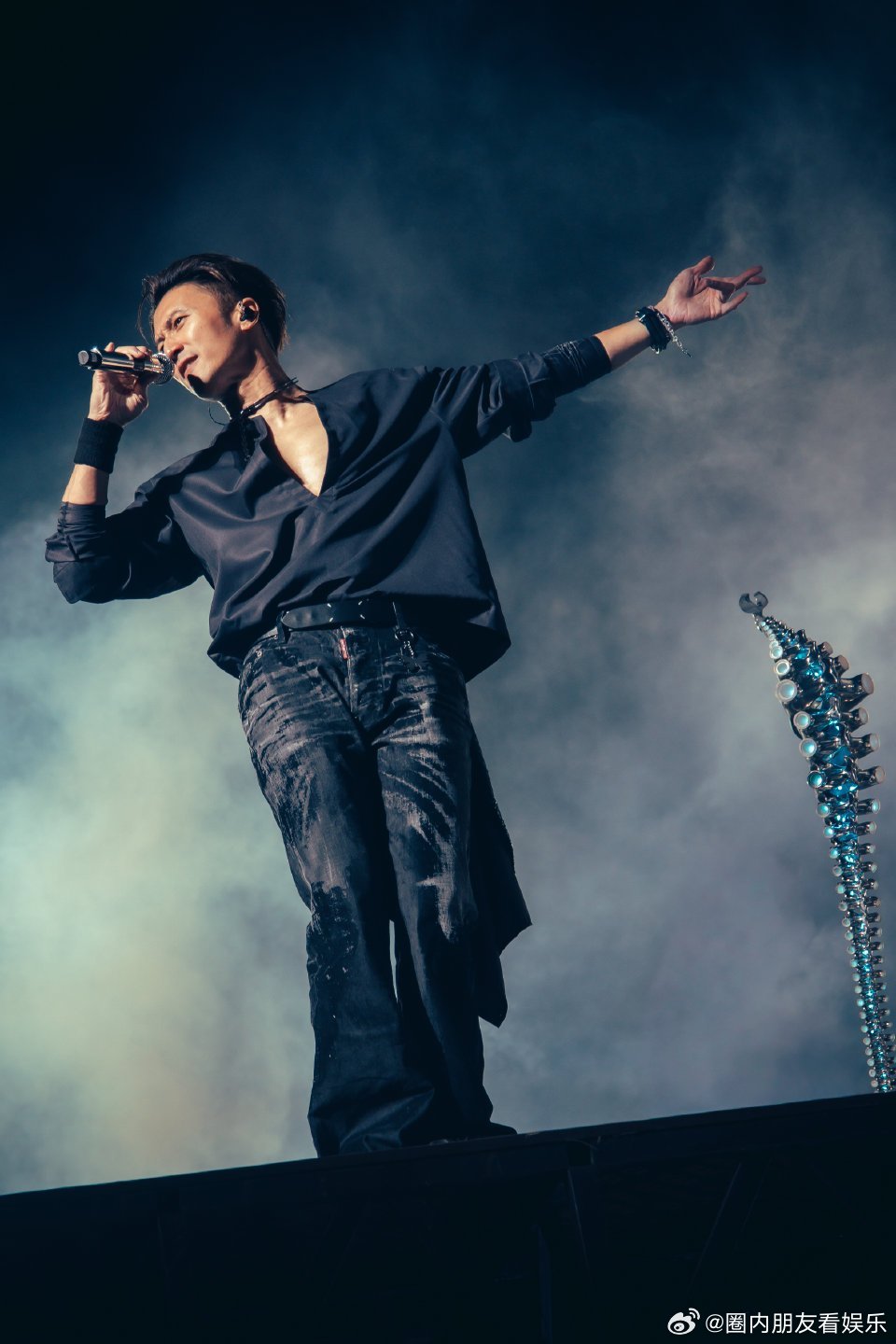 谢霆锋深圳演唱会排面被深圳演唱会上的谢霆锋钓成翘嘴了谢霆锋深圳演唱会真的名不虚