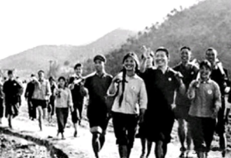 1968年，21岁青岛女知青不顾众人反对，嫁给40多岁农民，洞房之夜，新娘满脸娇