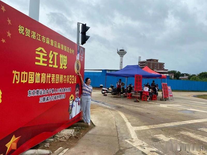 全红婵一登场，那热度简直能把赛场掀翻！在十五届全运会跳水女子团体赛双人十米台小项