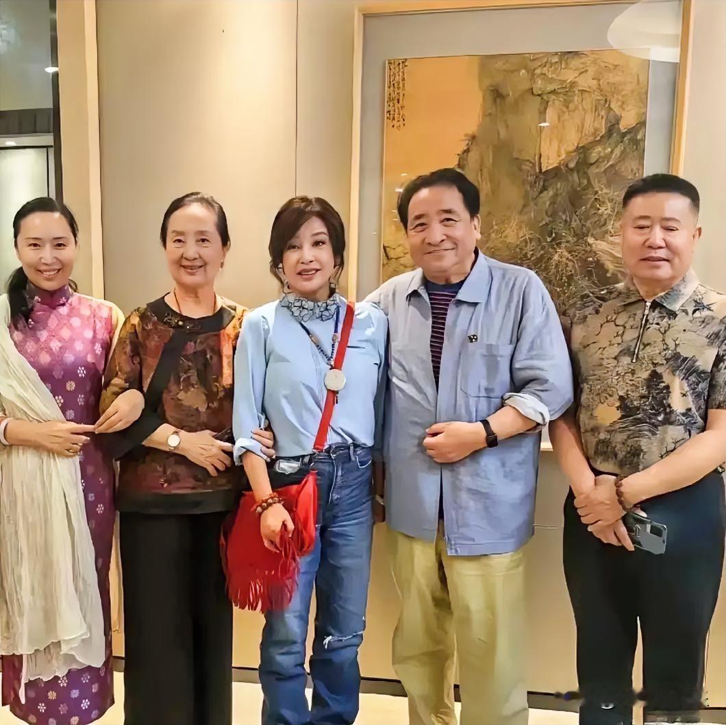 五位明星艺人，一眼只认出了刘晓庆和郭德纲，你还认出来了谁？
