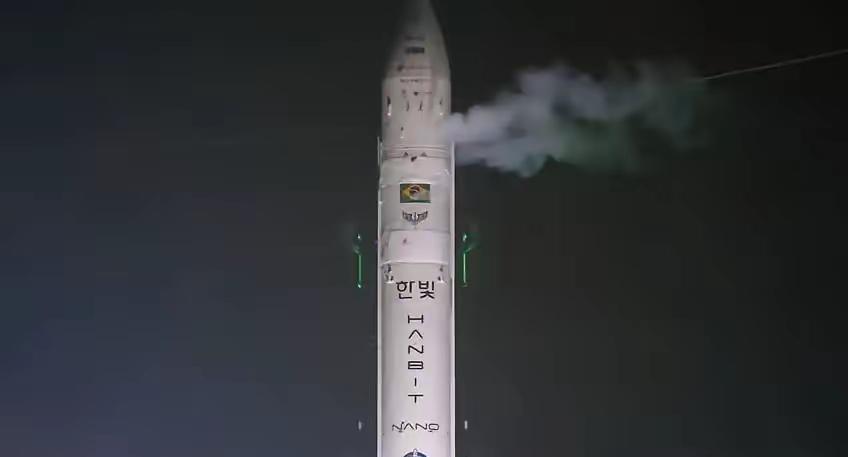 要不是韩国、日本、印度等国经常火箭发射失败，普通中国人恍惚中都以为，发射个火箭和