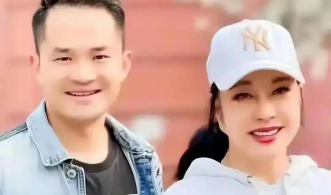 分手后直接狮子大开口索赔504万，还把私密聊天记录全抖落到网上，这吃相确实有点难
