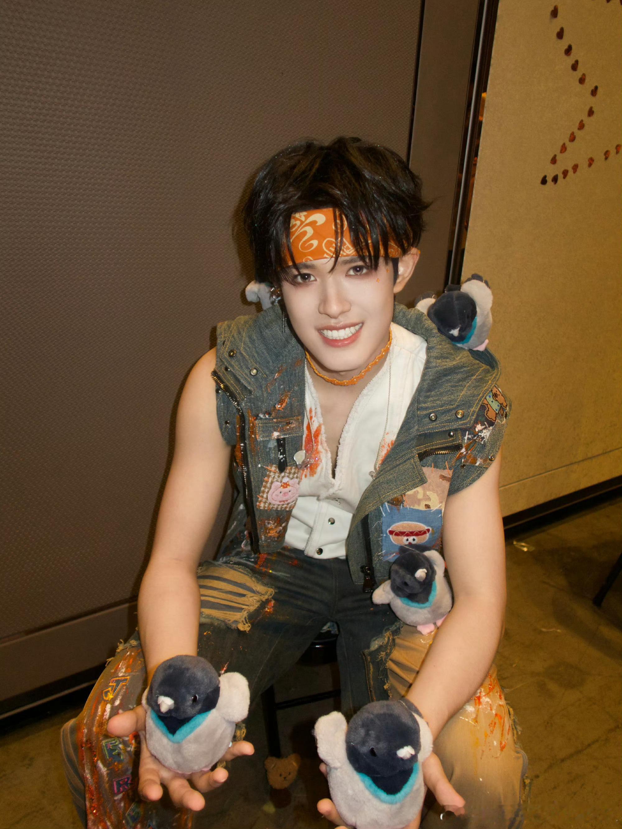 张极萌之张极呲牙笑张极呲牙笑，萌之，确实很不错