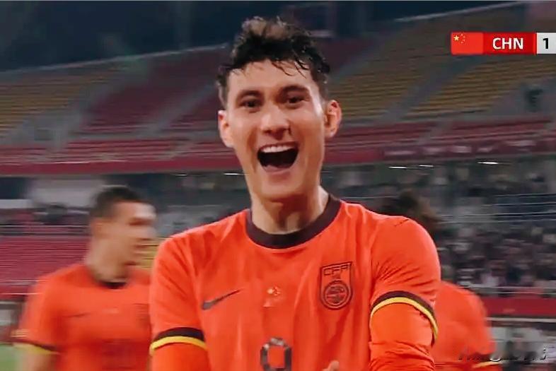 “糙哥”拜合拉木不恐韩，10分钟里连进2球，帮助中国男足一年内两胜韩国队。第
