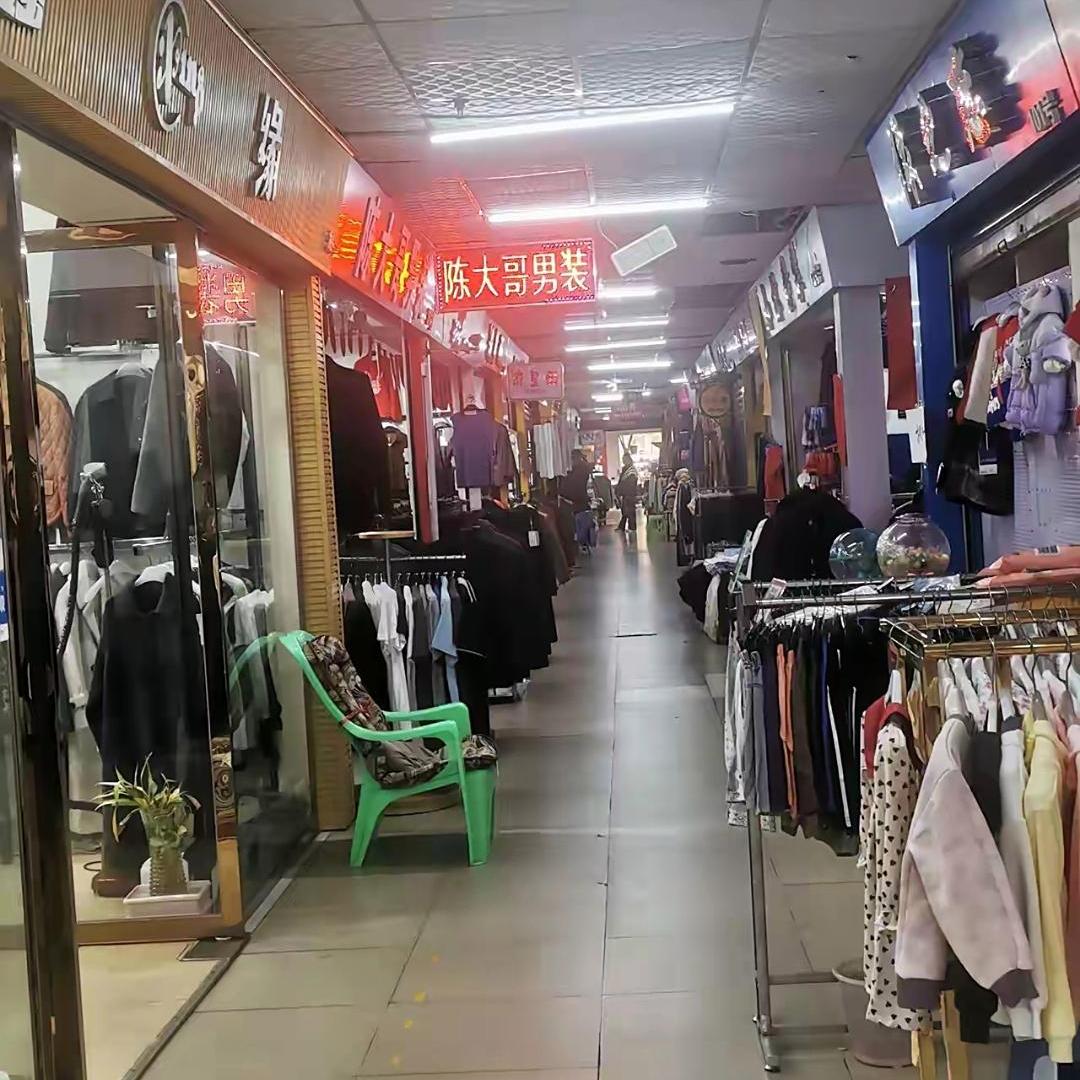 🌞为什么唯独在我们中国，电商彻底干趴了实体店？这么说吧，同样的东西，网上卖
