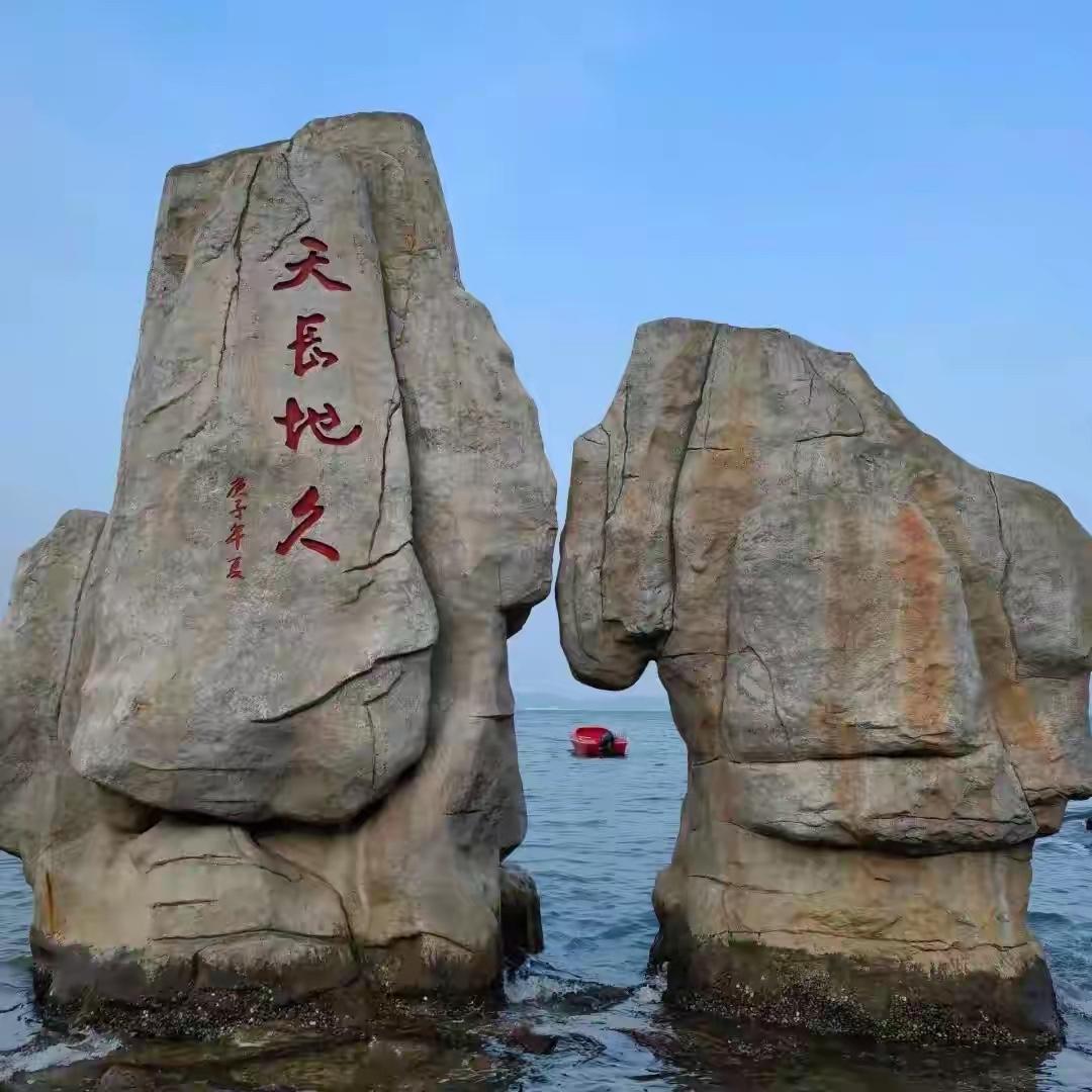 同事休年假，领导突然打电话来问在哪呢，同事说在殡仪馆。领导语气不好的问，为什么不