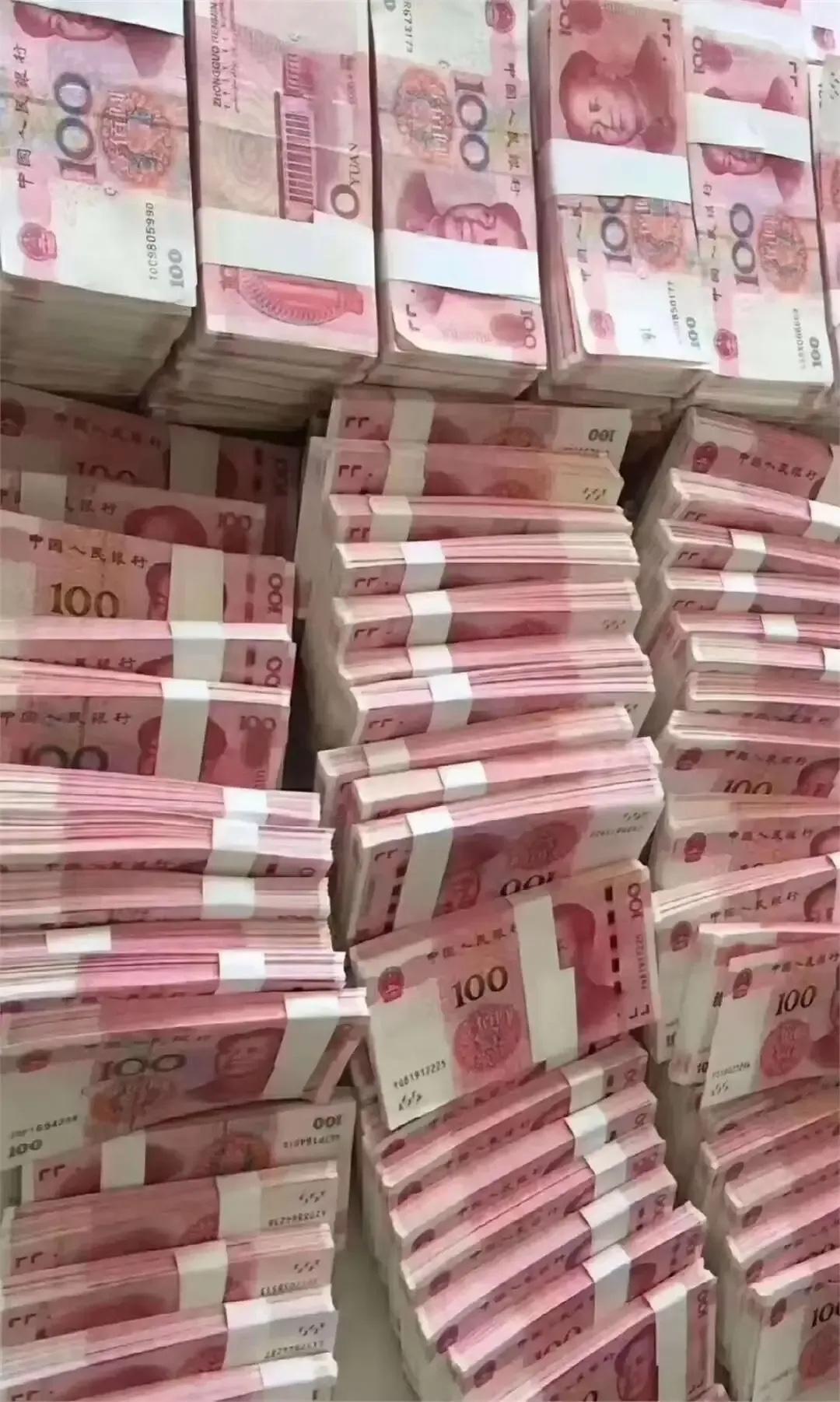 “748万打败了人性！”重庆，一男子把选好的彩票号码，微信发给莫某，莫某发给张某