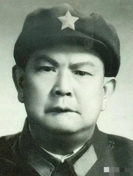 1941年，游击队长刘奎准备开会，队员王德却借口头疼去睡觉，刘奎意识到不对劲，就