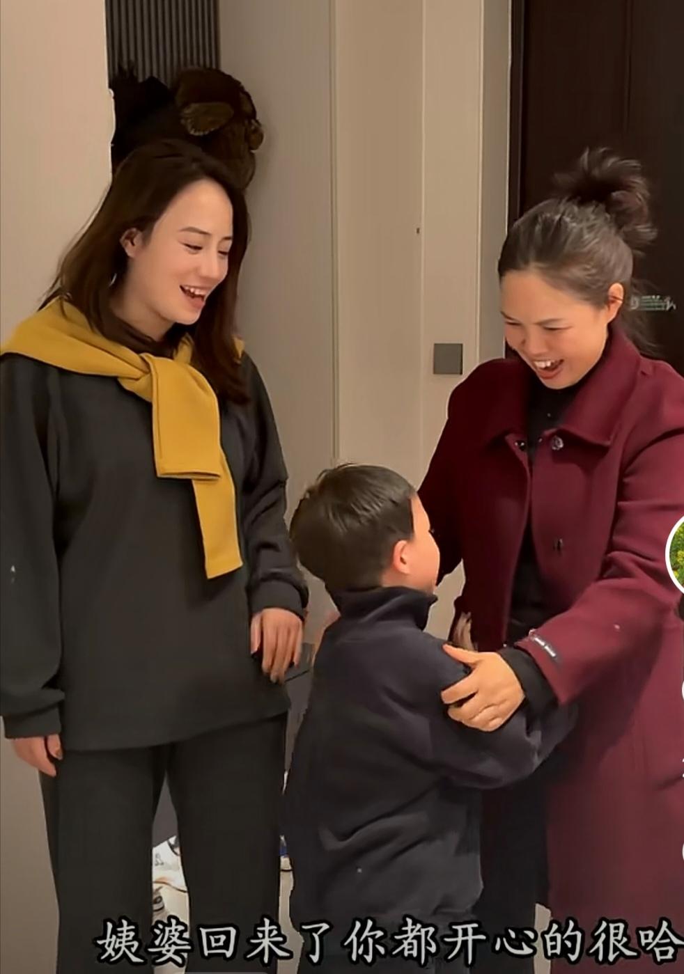 小妹儿为什么把小二娃辞退的阿姨又请了回来？？自小妹儿与小二娃离婚后，小妹儿干得