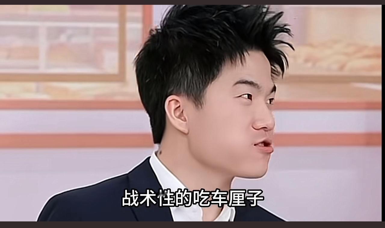 董宇辉昨天晚上遭很多人“嫌弃”了，公屏上很多人都在叫他快下班，不要留在这里“