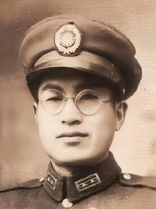 1974年11月17日，台北郊外一间破破烂烂的小铁皮屋里，床上躺着一具瘦骨嶙峋的