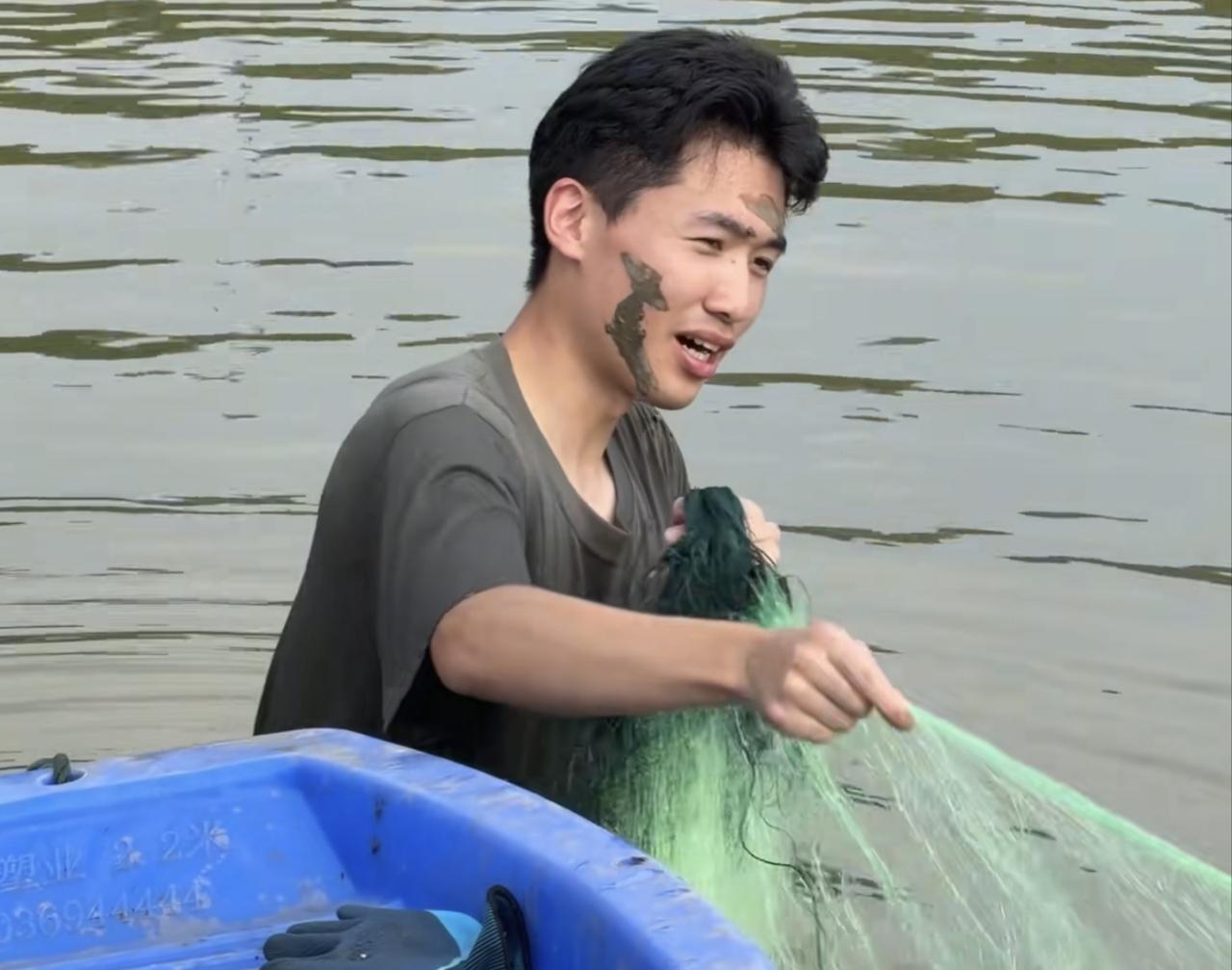 刘海军更改网名引猜测！谢浩男战友刘海军回家已经好几天了，今天他更新了第二条视频