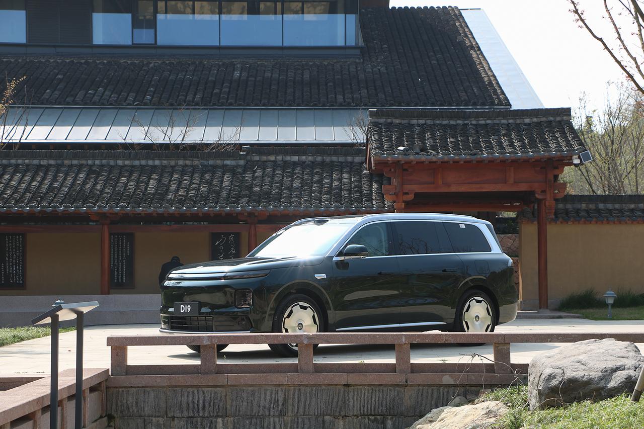 聊聊零跑D19：能耗，纯电优先模式下电耗18.3kWh/100km；强制保电