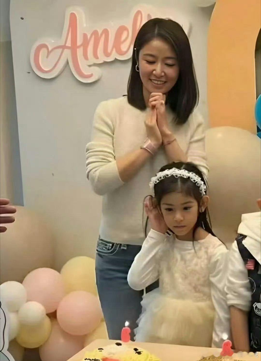 陈妍希说林心如女儿长的太好看了陈妍希这是真的很喜欢小海豚呀