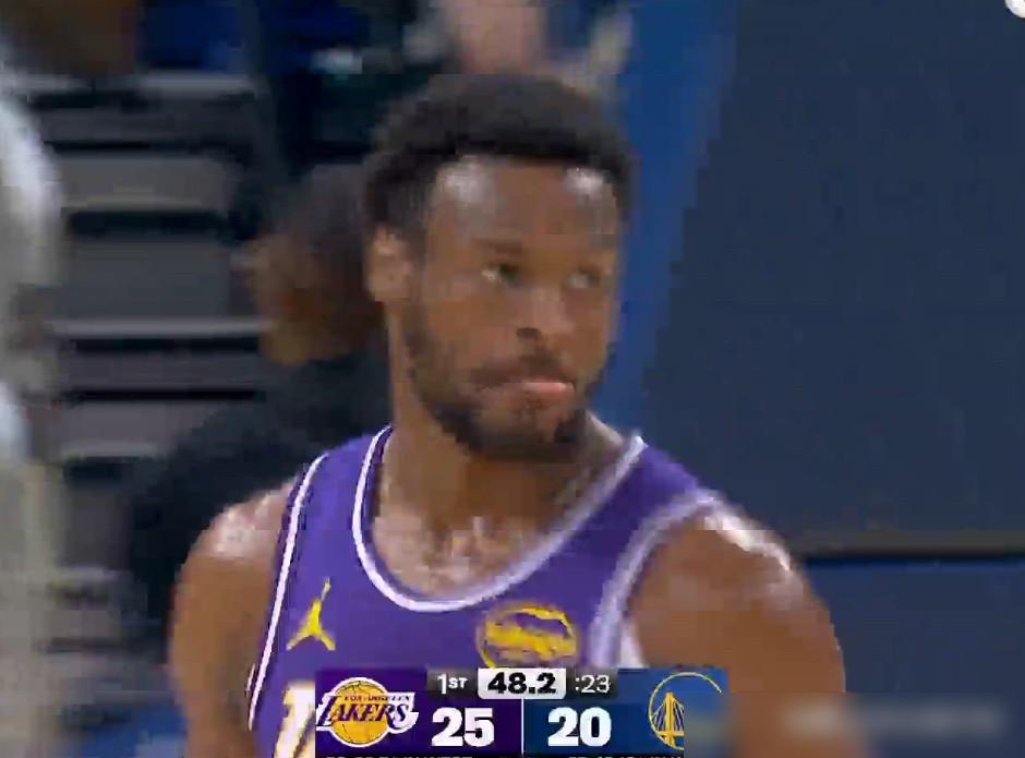 湖人队医把核磁都扫错了地方，你敢信？里夫斯疼得是腹斜肌，他们对着另一块肉照了半天