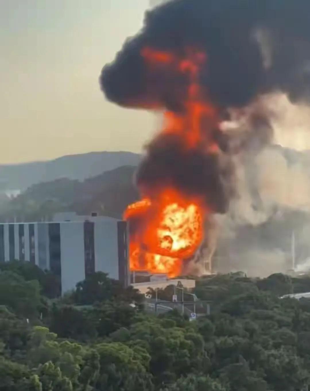 庆幸，没有造成人员伤亡，爆炸气体挥发无毒，火势得到控制，已扑灭。天