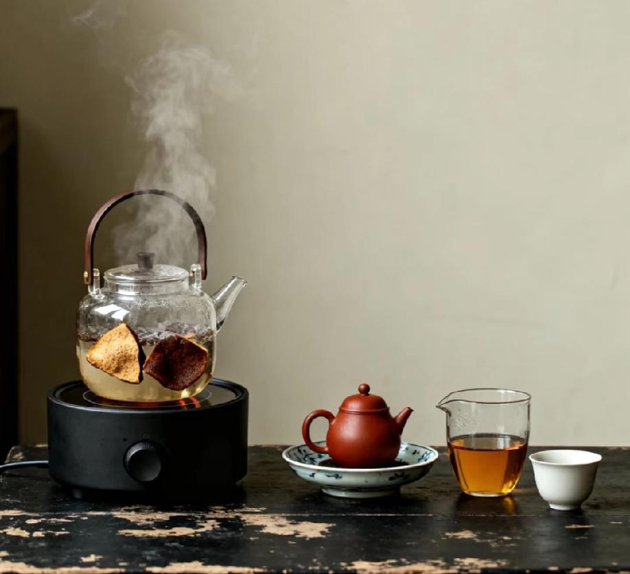 中医鬼才倪海厦说：“假如你有钱，就去买好看的衣服穿，买辆车子开开，但是，吃要尽量