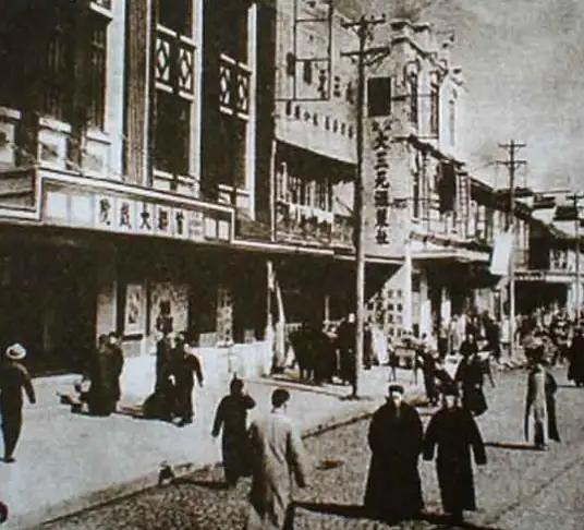 1944年，盛世才离开了新疆到重庆赴任的途中，一家人在途经宝鸡稍作停留时，儿子外