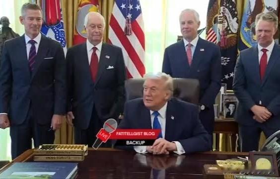 又吵起来啦今天凌晨，白宫椭圆形办公室现场，记者提问：总统先生，你为什么要起诉美