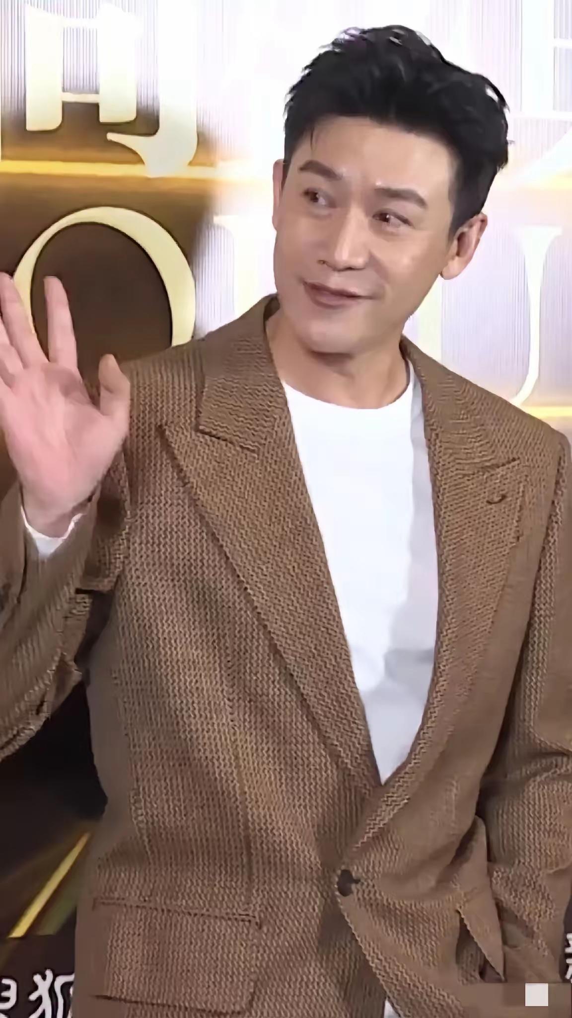 天呐，是不是老了也分什么样的人？有的人的脸会姨化，有的人脸却不会，这究竟是有什么