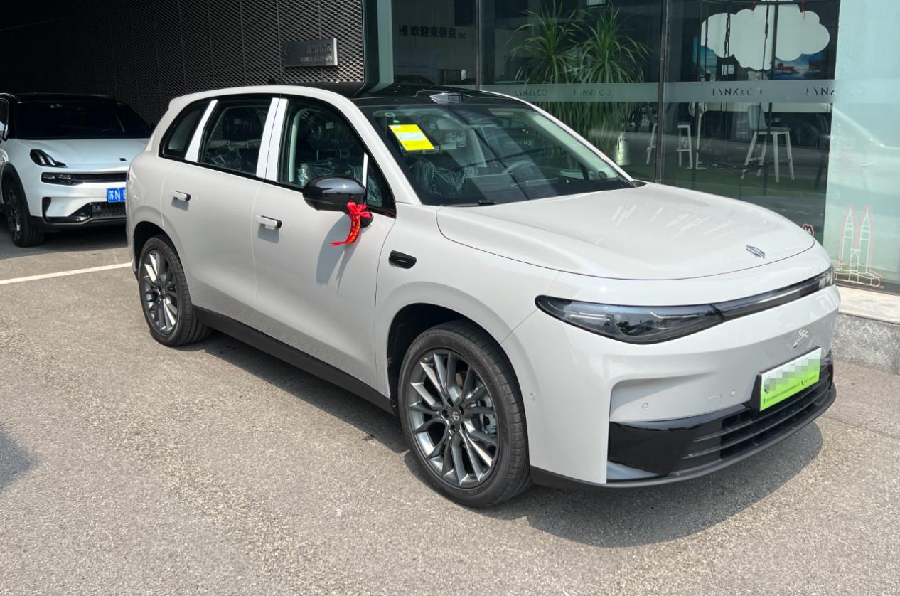 不吹不黑，零跑C10真好开！作为刚刚步入社会的新人，需要经常穿梭在城市之间