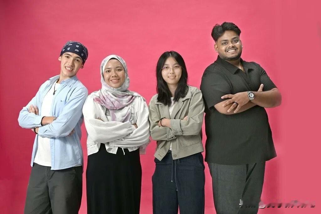 新加坡《联合早报》引用《海峡时报》民调显示，年轻一代以身为新加坡人而自豪，也看好