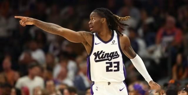 湖人瞄准新目标！询价国王3D后卫埃利斯据记者报道，湖人已就交易国王后卫埃利斯