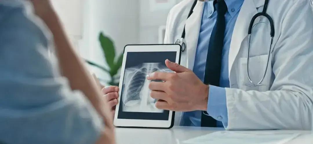 56岁林女士体检时肺部出现阴影，却没任何明显不适，痰液里却查出结核分枝杆菌，直接