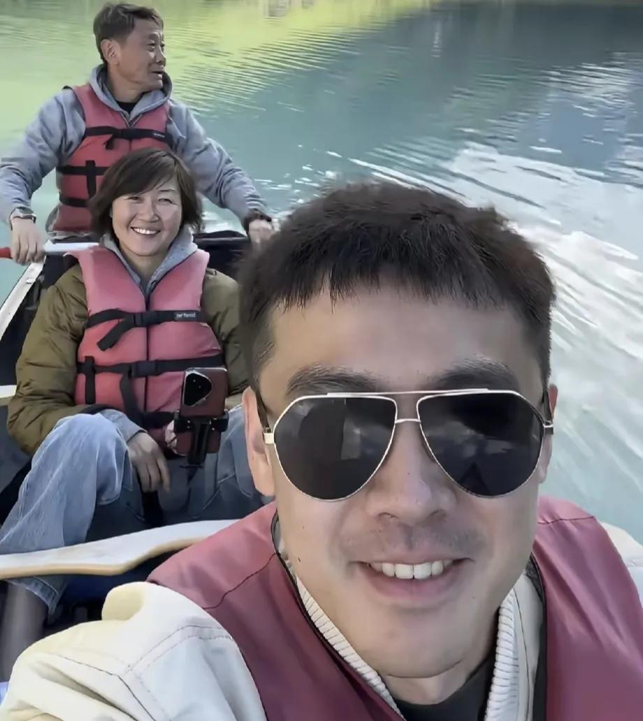 明星前男友高峰，带现任妻子范春玲到加拿大路易斯湖旅游紧紧守护明星前男友高峰，最