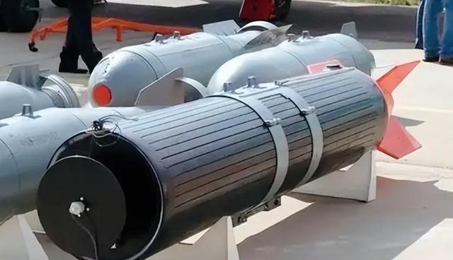 美台会用石墨弹攻击三峡吗？中国可以霸气警告全世界，任何国家只要对中国的三峡大坝，