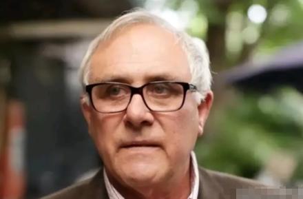 澳大利亚老牌外交官汉姆发表了一编文章，振动了澳大利亚，文章写道，中国不怕美国，早