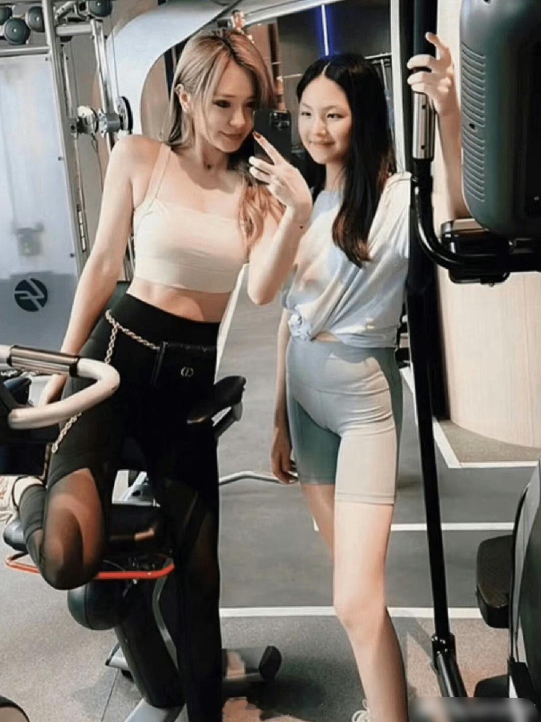 王诗龄这双腿算得上内娱第一直了