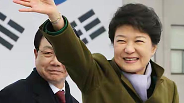 政坛格局突变！74岁朴槿惠重归公众视野，韩国政坛迎来大洗牌青瓦台的政坛过往