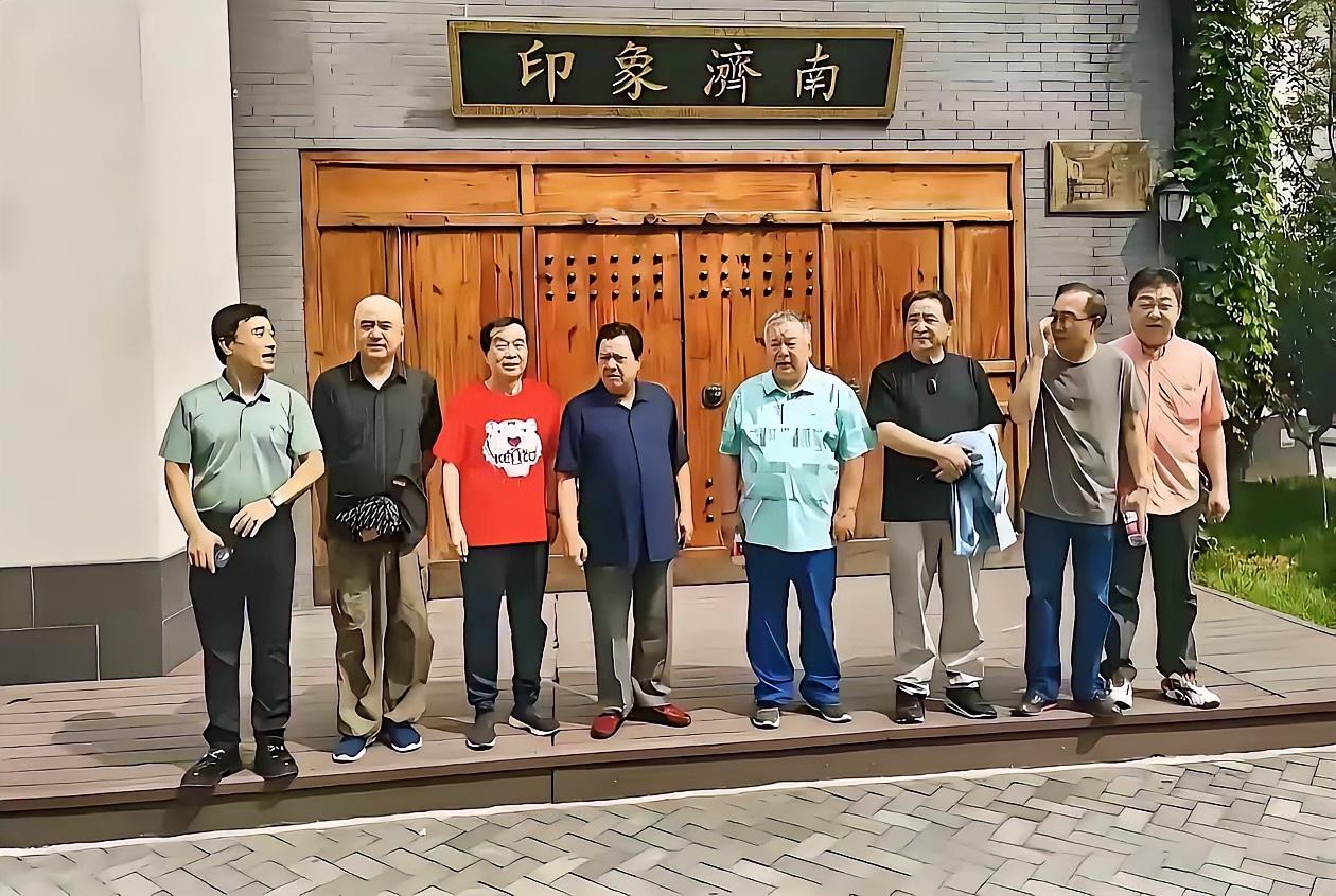 姜昆带领相声界老前辈出游，说他们是相声界半壁江山一点不为过！自从冯巩当曲艺协会主