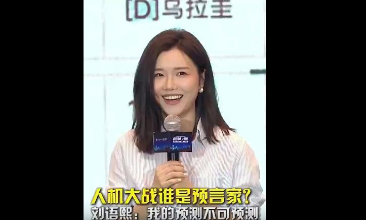 这位记者还是主持人，平时不知道在哪里，每4年趁世界杯的时候冒出来一次，靠世界杯可