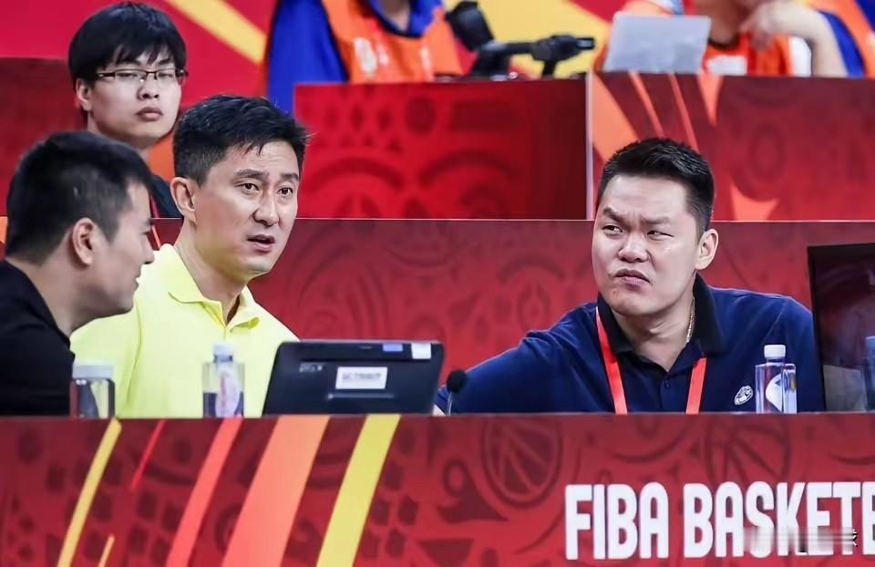杜锋朱芳雨组合下课原因分析：杜锋是因为战绩不佳、战术理念落后，与队员不和的原因