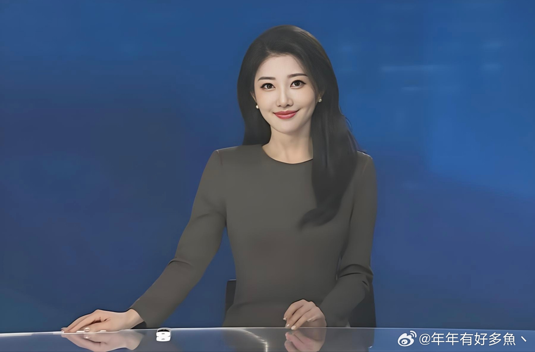 女主持人完美诠释：穿衣显瘦，脱衣有肉。